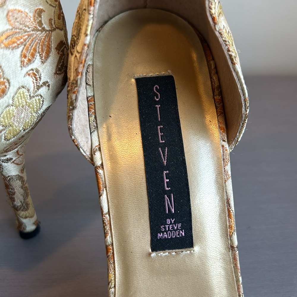 Women’s Steven by Steve Madden Peep Toe Pumps - Picture 2 of 8